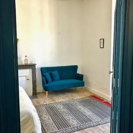 Maison Cha-ri-va-ri Bed & Breakfast