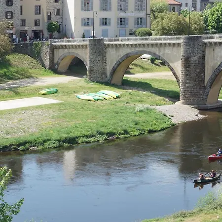 ベッド・アンド・ブレックファスト Maison Cha-ri-va-ri Lavoûte-Chilhac