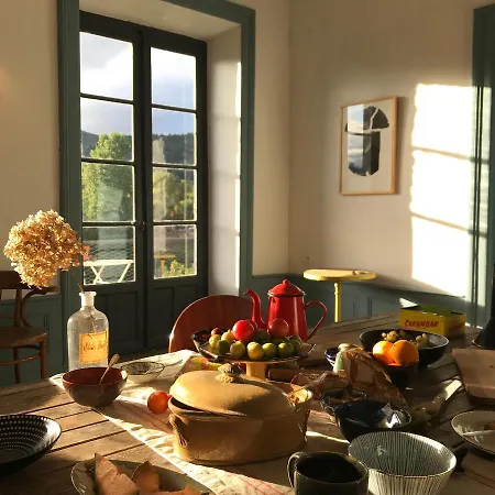 Maison Cha-ri-va-ri Bed & Breakfast *