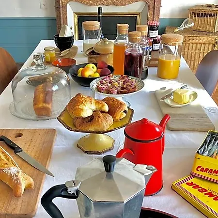 Maison Cha-ri-va-ri Frühstückspension 3*